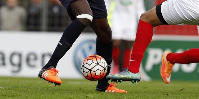 Conseils pour mieux analyser un match de football en live