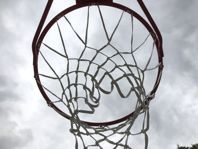 Wembanyama refuse de faire la pub des paris sportifs, quand LeBron James signe chez Polymarket